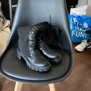 Laced boots